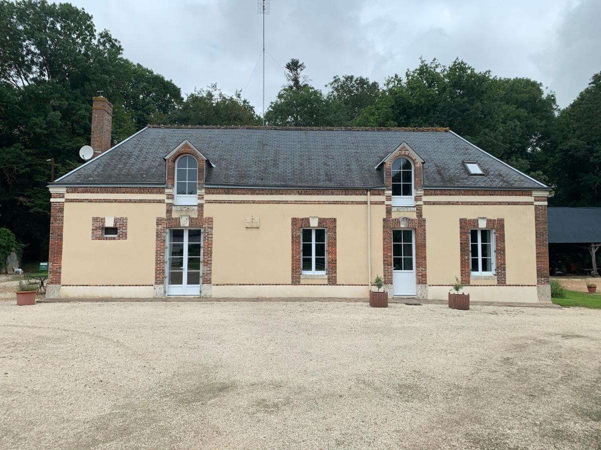Gite A La Ferme De Sainte Radegonde Lanneray Exteriör bild