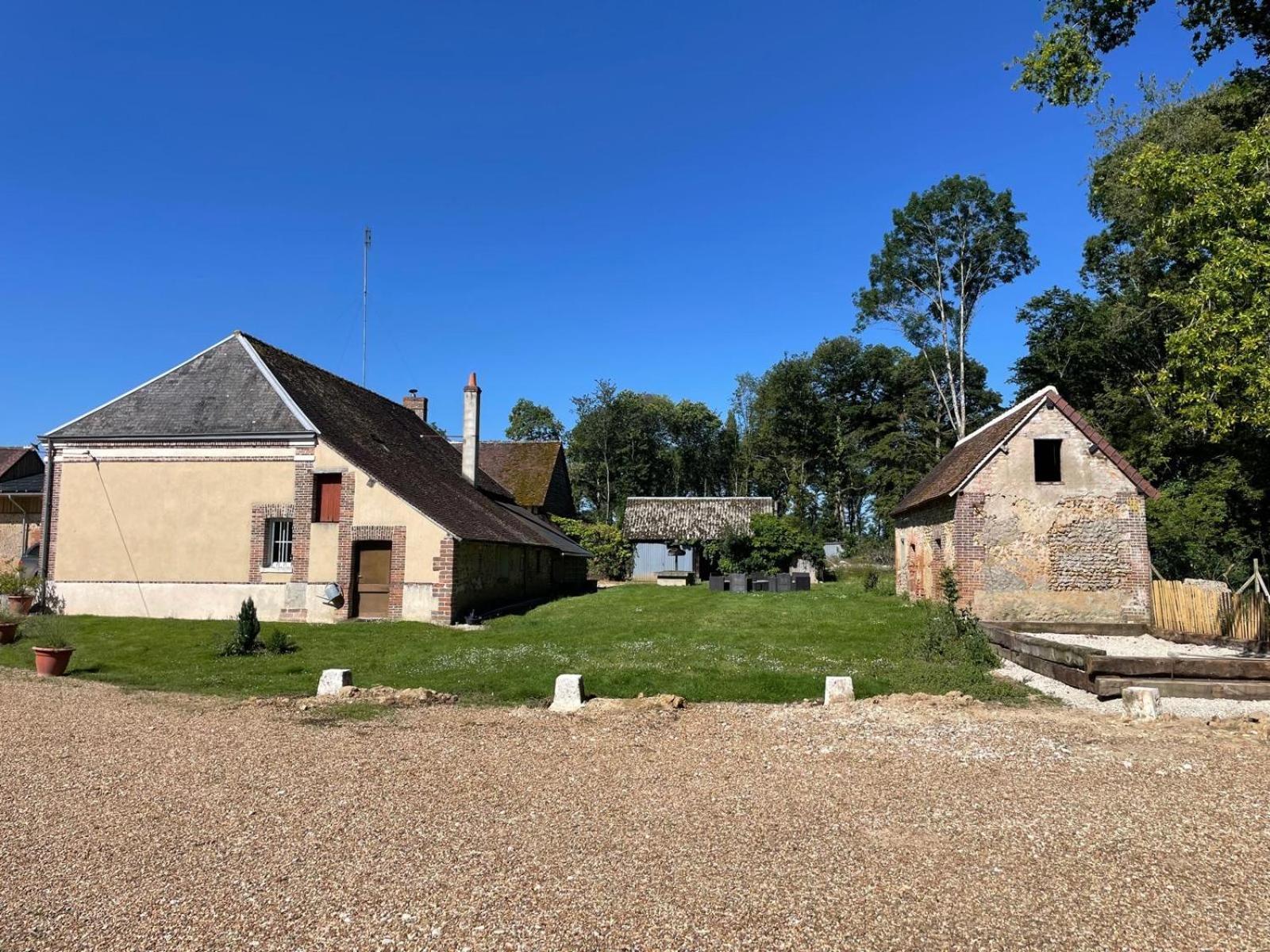 Gite A La Ferme De Sainte Radegonde Lanneray Exteriör bild